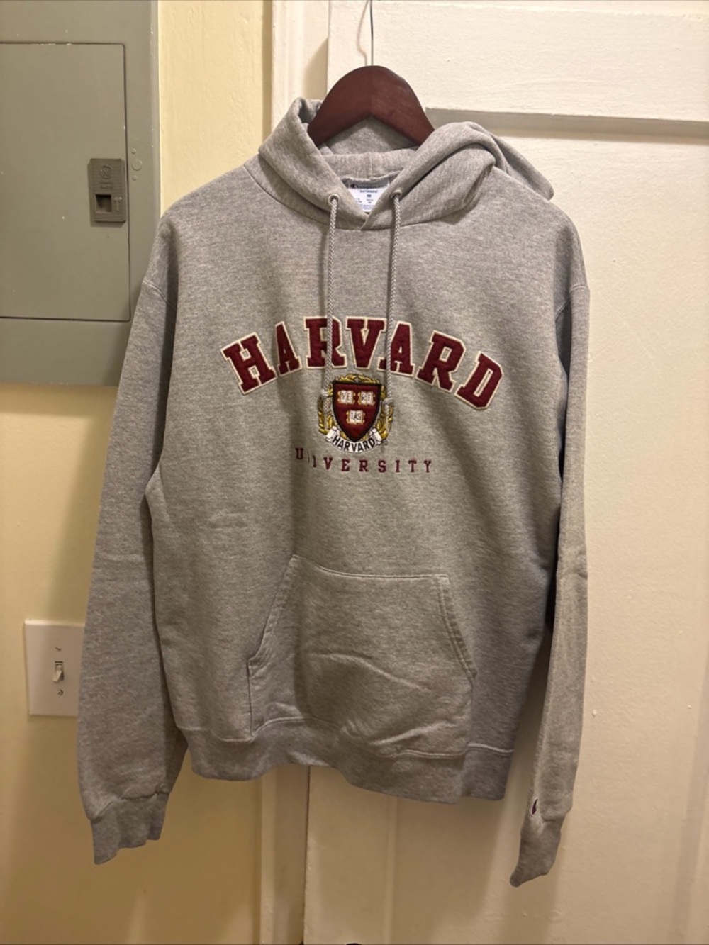 Men’s champion x Harvard University Gray Hooded Sweatshirt size medium